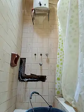 Snapshot of puak6666 chatting on 10/19/25, 02:40 puak6666 online show from 10/19/25, 02:40