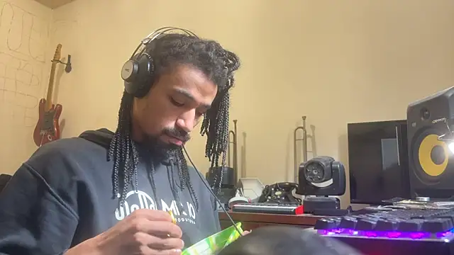 hotcamboy420 online show from 11/03/25, 01:23