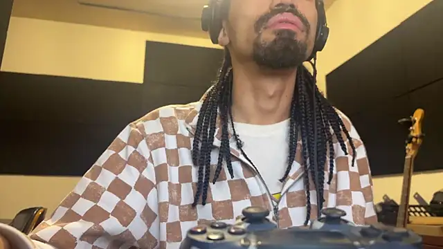 hotcamboy420 online show from 11/25/25, 04:34