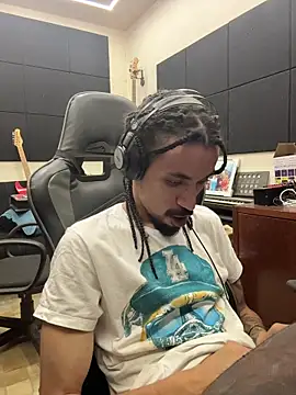 hotcamboy420 online show from 01/17/26, 05:45