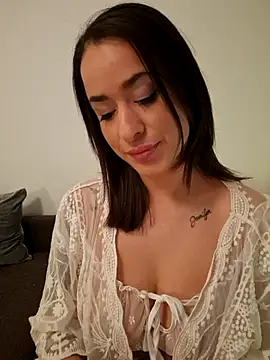 Snapshot of LydiaMaus96 chatting on 12/17/25, 01:44 LydiaMaus96 online show from 12/17/25, 01:44