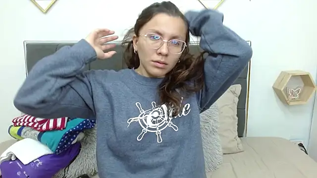 Snapshot of karlamorris_ chatting on 02/18/25, 01:33 karlamorris online show from 02/18/25, 01:33