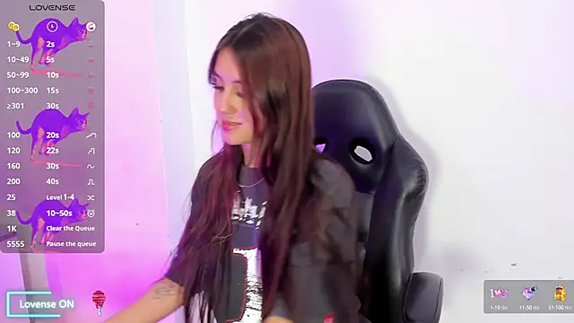 AlanaJones1 online show from 02/05/25, 03:52