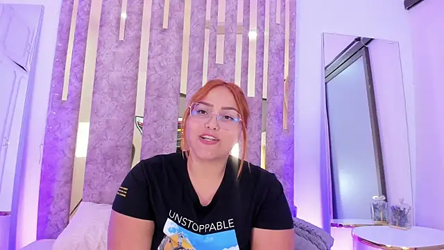 Snapshot of LeahxBarker chatting on 03/19/25, 04:57 LeahxBarker online show from 03/19/25, 04:57