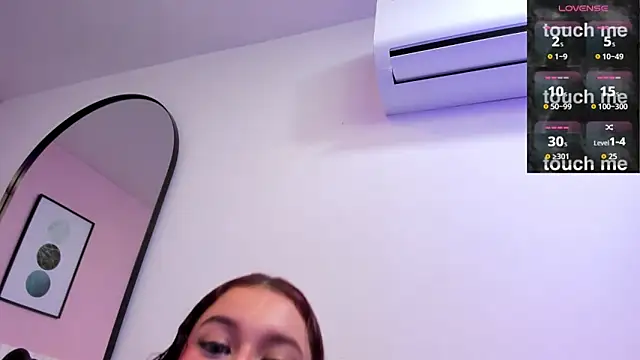 Snapshot of Anniee_boobs chatting on 05/18/26, 03:35 Anniee boobs online show from 05/18/26, 03:35