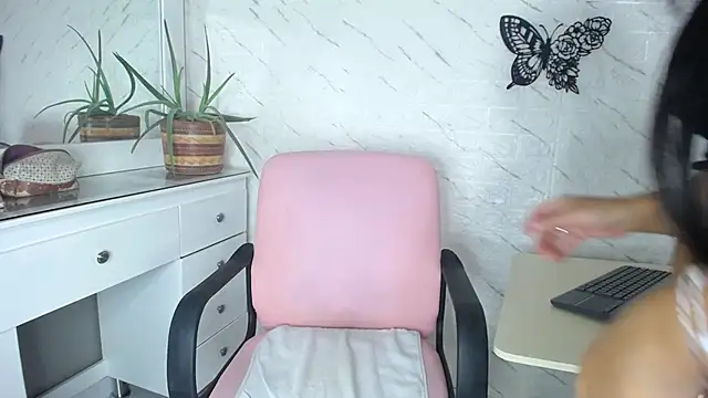 Snapshot of Saritatellez chatting on 03/10/25, 10:13 Saritatellez online show from 03/10/25, 10:13