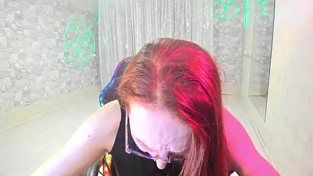 Snapshot of JessicaFamee chatting on 10/18/25, 11:38 JessicaFamee online show from 10/18/25, 11:38