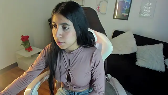 lunitaa18 online show from 09/24/25, 08:34