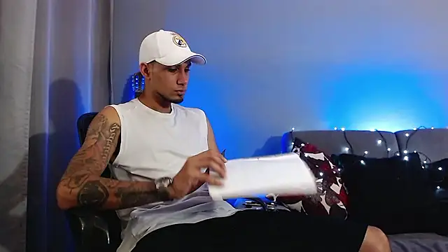 Snapshot of MagnusFrost chatting on 12/04/24, 05:16 MagnusFrost online show from 12/04/24, 05:16