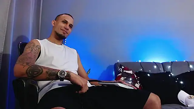 Snapshot of MagnusFrost chatting on 12/04/24, 08:23 MagnusFrost online show from 12/04/24, 08:23