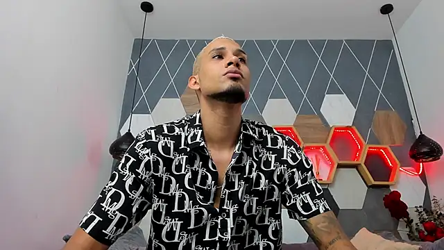 Snapshot of MagnusFrost chatting on 01/23/25, 01:51 MagnusFrost online show from 01/23/25, 01:51