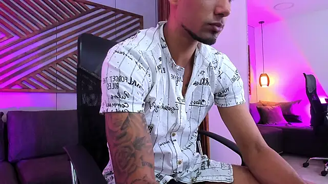 Snapshot of MagnusFrost chatting on 01/27/25, 11:33 MagnusFrost online show from 01/27/25, 11:33