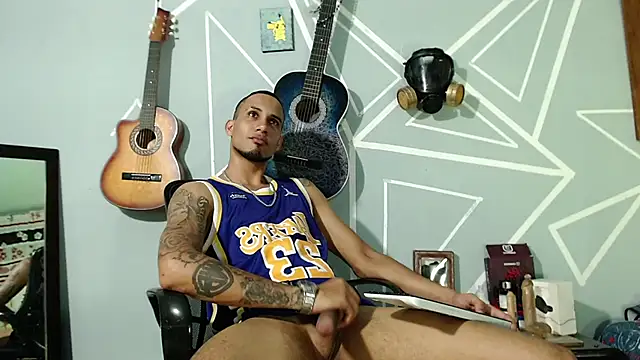 Snapshot of MagnusFrost chatting on 02/04/25, 03:44 MagnusFrost online show from 02/04/25, 03:44