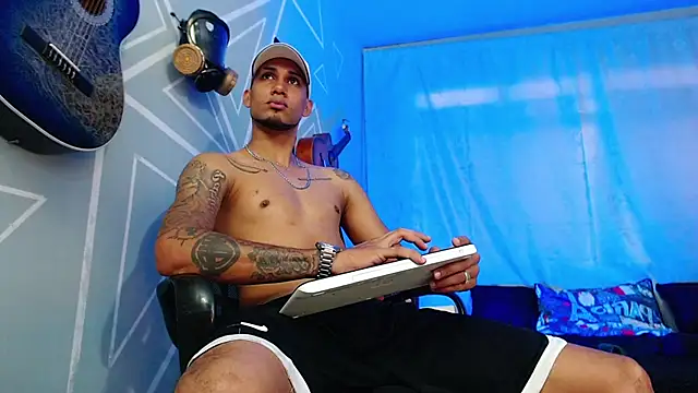 Snapshot of MagnusFrost chatting on 02/08/25, 07:38 MagnusFrost online show from 02/08/25, 07:38