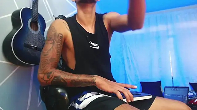 Snapshot of MagnusFrost chatting on 02/12/25, 07:45 MagnusFrost online show from 02/12/25, 07:45