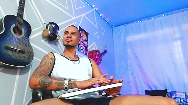 Snapshot of MagnusFrost chatting on 02/17/25, 07:42 MagnusFrost online show from 02/17/25, 07:42