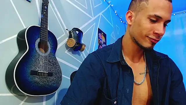 Snapshot of MagnusFrost chatting on 02/18/25, 08:14 MagnusFrost online show from 02/18/25, 08:14