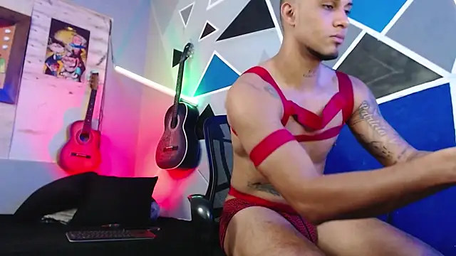 Snapshot of MagnusFrost chatting on 10/06/25, 04:43 MagnusFrost online show from 10/06/25, 04:43