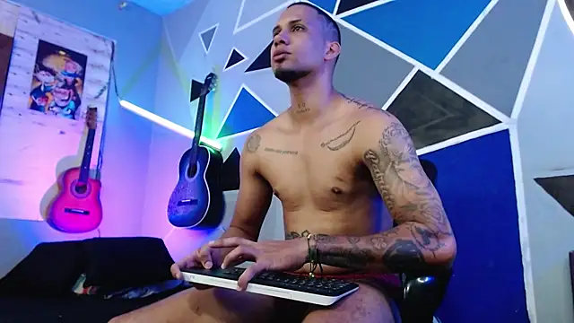 Snapshot of MagnusFrost chatting on 10/06/25, 08:39 MagnusFrost online show from 10/06/25, 08:39