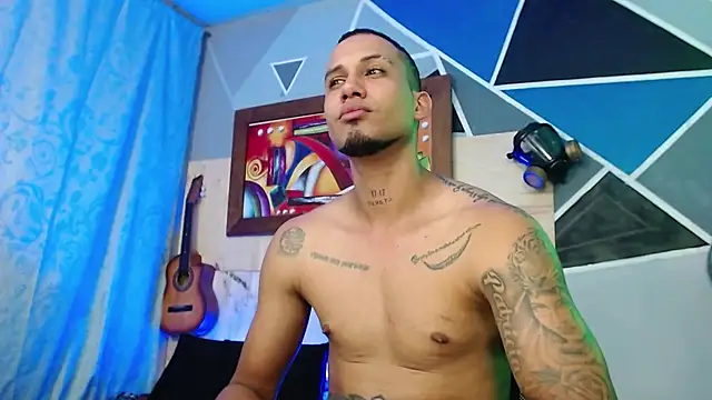 Snapshot of MagnusFrost chatting on 06/11/26, 02:33 MagnusFrost online show from 06/11/26, 02:33