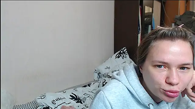 Snapshot of leila_bambi_ chatting on 12/23/24, 04:22 leila bambi  online show from 12/23/24, 04:22