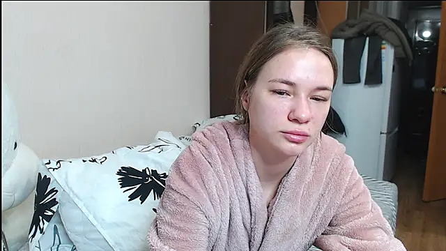 Snapshot of leila_bambi_ chatting on 12/27/24, 08:18 leila bambi  online show from 12/27/24, 08:18