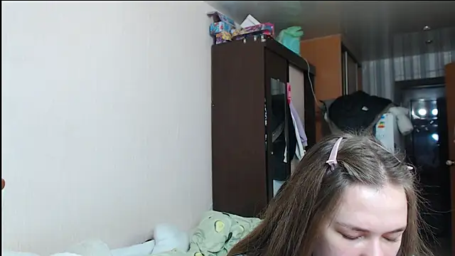 Snapshot of leila_bambi_ chatting on 12/31/24, 01:04 leila bambi  online show from 12/31/24, 01:04