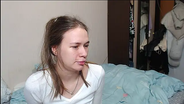 Snapshot of leila_bambi_ chatting on 02/04/25, 12:00 leila bambi  online show from 02/04/25, 12:00