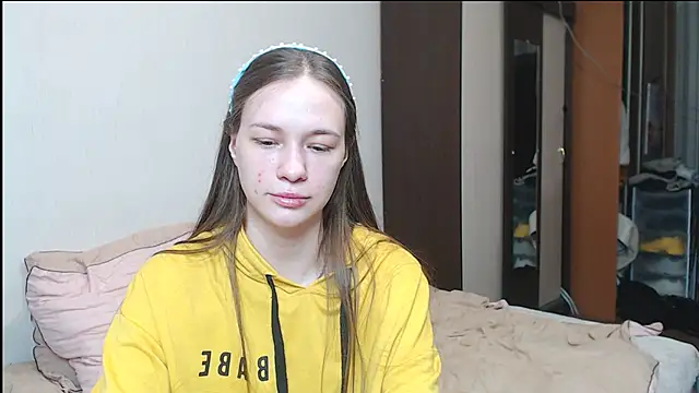 Snapshot of leila_bambi_ chatting on 03/18/25, 03:31 leila bambi  online show from 03/18/25, 03:31