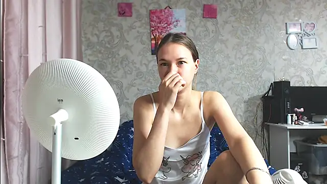 Snapshot of leila_bambi_ chatting on 11/02/25, 07:05 leila bambi  online show from 11/02/25, 07:05