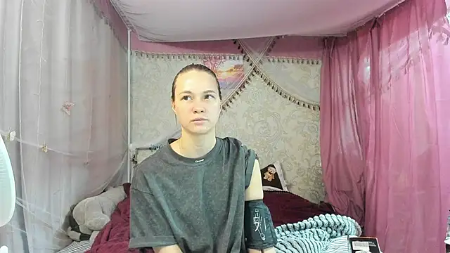 leila bambi  online show from 04/22/26, 01:56