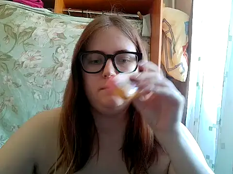 Snapshot of DesireMelissa chatting on 06/04/26, 06:19 DesireMelissa online show from 06/04/26, 06:19
