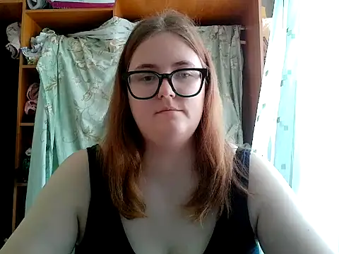 Snapshot of DesireMelissa chatting on 06/17/26, 05:43 DesireMelissa online show from 06/17/26, 05:43