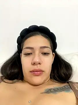 Latina vanessa online show from 10/31/25, 04:13