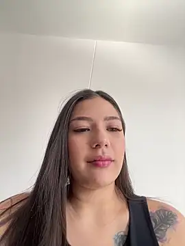 Latina vanessa online show from 11/17/25, 07:08