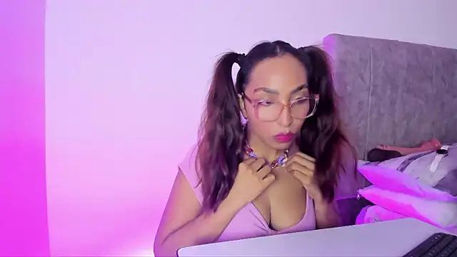 Leticia brownn1 online show from 04/22/26, 07:48