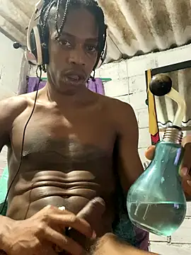 Snapshot of Larry-n-clouds chatting on 11/24/25, 03:28 Larry-n-clouds online show from 11/24/25, 03:28