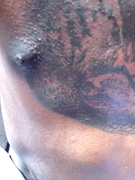 Snapshot of Larry-n-clouds chatting on 11/29/25, 05:05 Larry-n-clouds online show from 11/29/25, 05:05