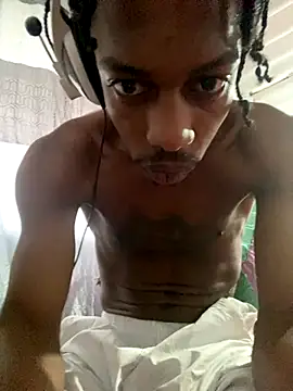 Snapshot of Larry-n-clouds chatting on 12/16/25, 01:05 Larry-n-clouds online show from 12/16/25, 01:05