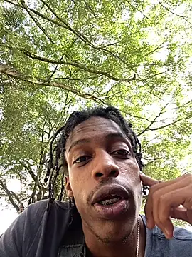 Snapshot of Larry-n-clouds chatting on 12/17/25, 03:40 Larry-n-clouds online show from 12/17/25, 03:40