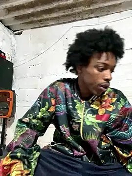 Snapshot of Larry-n-clouds chatting on 12/21/25, 02:19 Larry-n-clouds online show from 12/21/25, 02:19