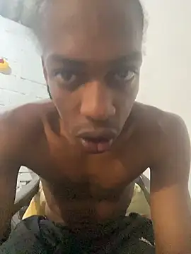 Snapshot of Larry-n-clouds chatting on 01/10/26, 06:53 Larry-n-clouds online show from 01/10/26, 06:53