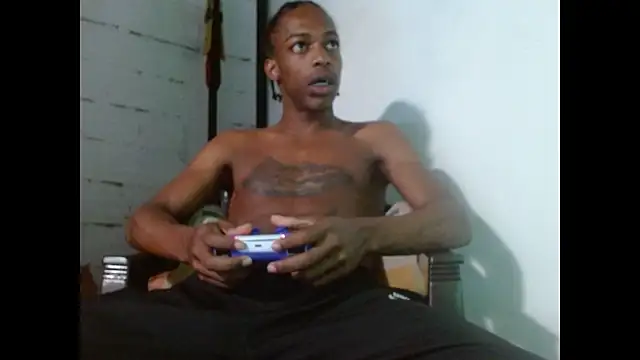 Snapshot of Larry-n-clouds chatting on 01/11/26, 04:01 Larry-n-clouds online show from 01/11/26, 04:01