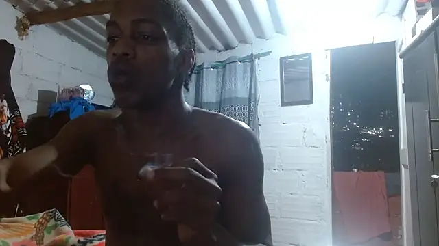 Snapshot of Larry-n-clouds chatting on 01/18/26, 01:31 Larry-n-clouds online show from 01/18/26, 01:31