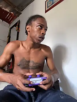 Snapshot of Larry-n-clouds chatting on 01/18/26, 05:28 Larry-n-clouds online show from 01/18/26, 05:28