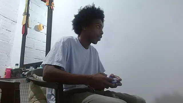 Snapshot of Larry-n-clouds chatting on 02/03/26, 03:04 Larry-n-clouds online show from 02/03/26, 03:04