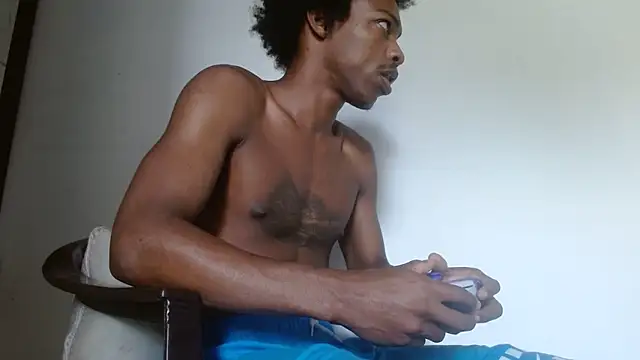 Snapshot of Larry-n-clouds chatting on 02/04/26, 06:03 Larry-n-clouds online show from 02/04/26, 06:03