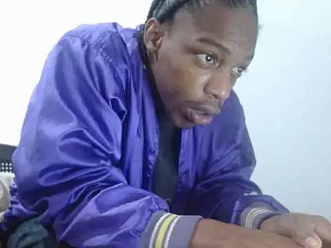 Snapshot of Larry-n-clouds chatting on 02/09/26, 12:09 Larry-n-clouds online show from 02/09/26, 12:09