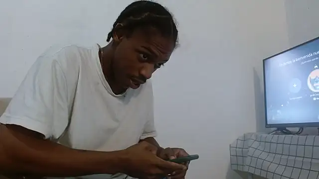 Snapshot of Larry-n-clouds chatting on 02/18/26, 04:47 Larry-n-clouds online show from 02/18/26, 04:47