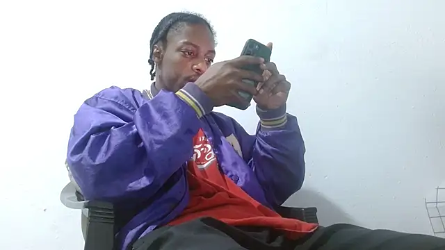 Snapshot of Larry-n-clouds chatting on 02/22/26, 02:56 Larry-n-clouds online show from 02/22/26, 02:56